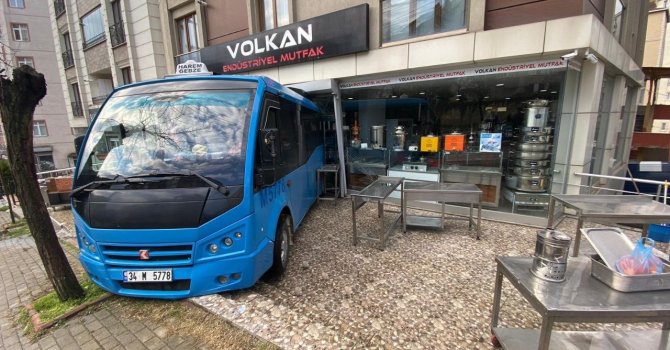 Camiden çıkıp dükkanına geldi, gördüğü manzarayla hayrete düştü