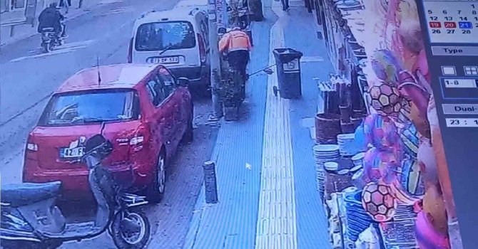 Kilis’ de temizlik işçisinin başına düşen sıva güvenlik kameralarına yansıdı