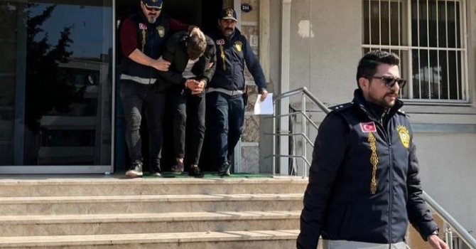 Polis görünümlü dolandırıcı suçüstü yakalandı