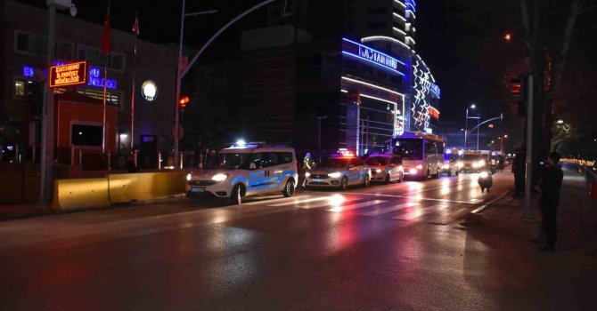 Kastamonu Emniyetinden deprem bölgesine 60 personel gönderildi