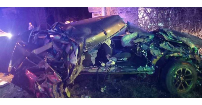 Alkollü sürücü hurdaya dönen otomobilden yaralı olarak kurtarıldı