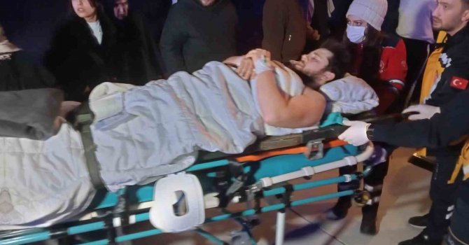 Adana’daki 38 yaralı depremzede ve 31 refakatçi TSK’ya ait uçakla İstanbul’a getirildi