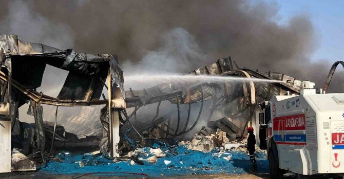 Cizre’de 6 saattir devam eden yangına TOMA’lar da müdahale ediyor