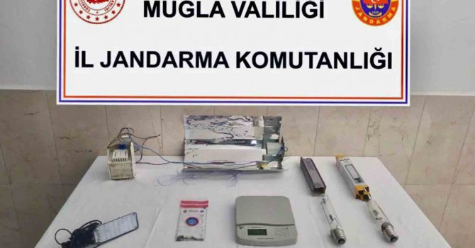 Uyuşturucu imalatı için evinde düzenek kurmuş