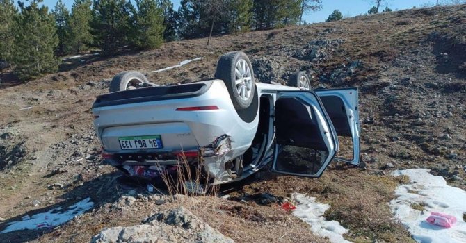 Bilecik’te şarampole yuvarlanan otomobilin sürücüsü yaralandı