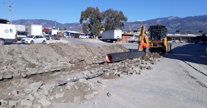 Demre Hali’nin yağmur suyu sorunu çözüldü