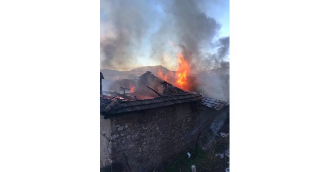 Boş ev alev alev yandı