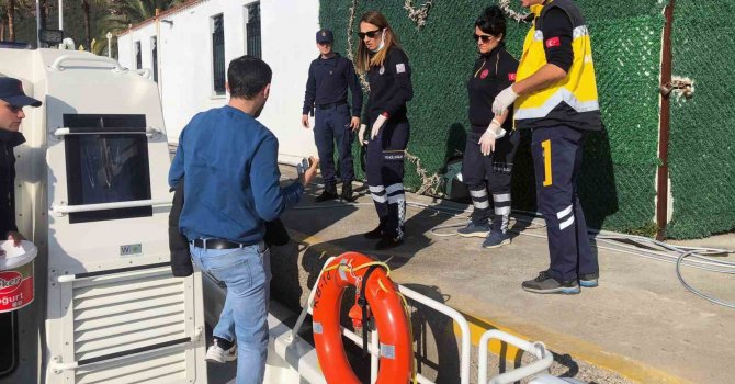Ticari gemide rahatsızlanan vatandaşa tıbbi tahliye