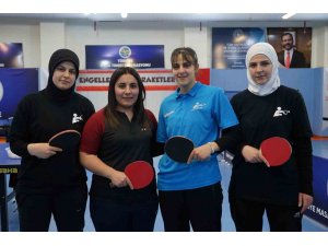 Depremden kurtulan milli sporcu kardeşlerin ilk işi masa tenisi oynamak oldu