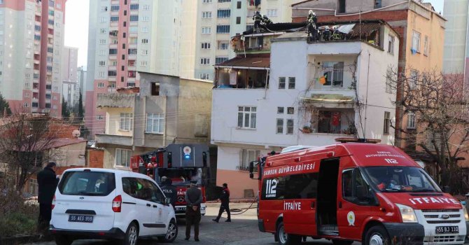Çatı yangını korkuttu