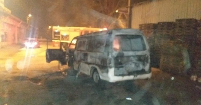 Minibüs küle döndü