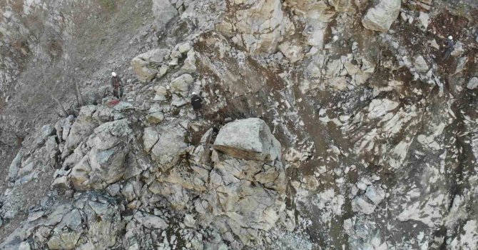 Artvin’de heyelan bölgesi için profesyonel dağcılar bölgede çalışma başlattı