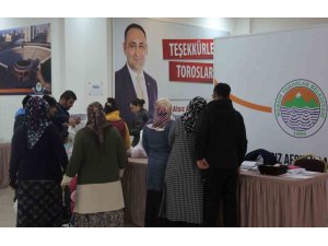 Toroslar Belediyesi tüm ekipleriyle depremzedelerin yanında