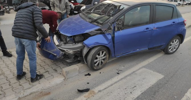 Depremzedeler dönüş yolunda kaza yaptı: 2 yaralı