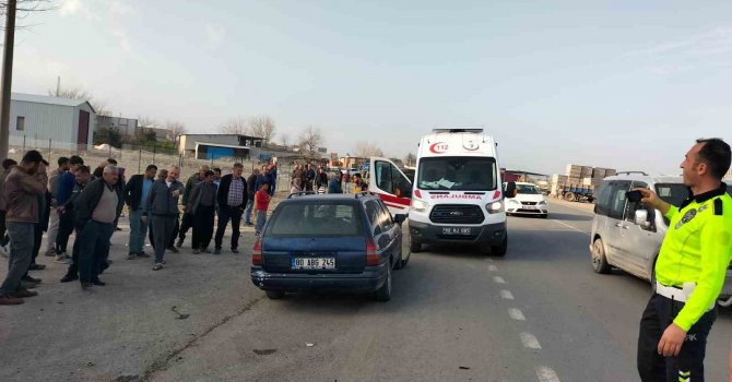 Osmaniye’de kamyonet otomobile çarptı