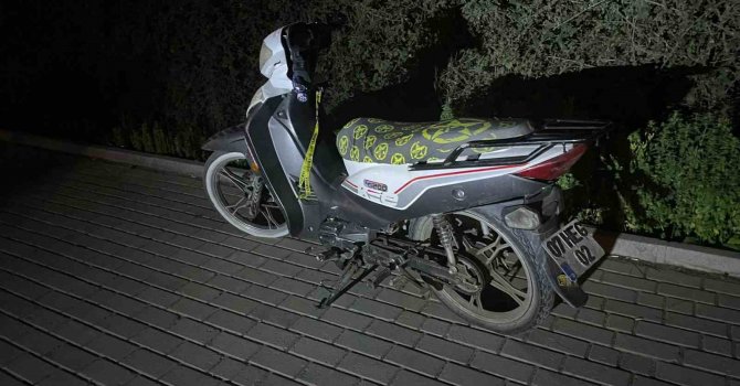 Alkollü sürücü kaldırıma çarptı