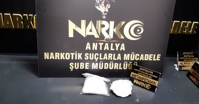 Antalya'da zehir tacirleri yakalandı