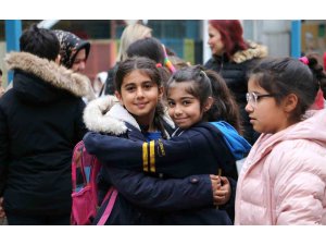 Deprem sonrası Adana’da eğitime başlandı