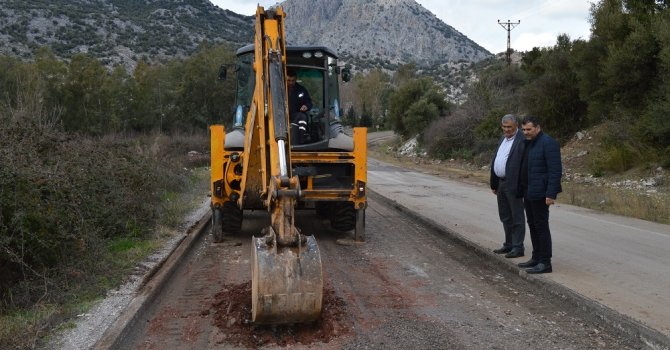 Büyükşehir Kırkgöz’ün bozulan yollarını yeniliyor