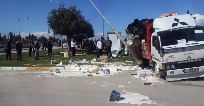 Okul servisi ile kamyon çarpıştı: 5 yaralı