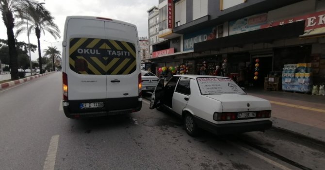 Park ettiği otomobilin kapısını açtı, hastanelik oldu