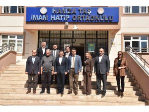 Tütüncü, bahar etkinliğinde öğrencilerle buluştu