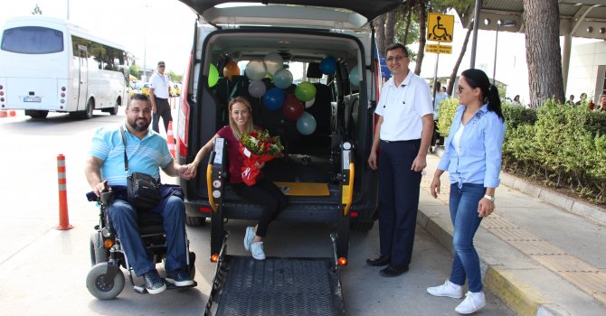 Engelsiz ulaşım aracı gelin arabası oldu