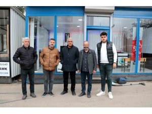 Depremzede gözlükçüler konteynerlerde mesaiye başladı