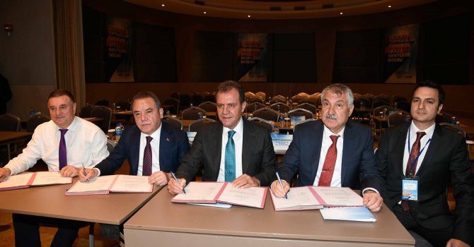 Başkan Böcek, Temiz Akdeniz Projesi Protokolünü imzaladı