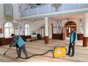 Toroslar’da camilerde Ramazan temizliği