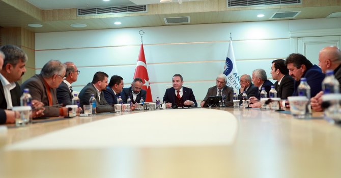 Başkan Böcek muhtarları dinledi