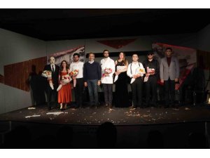 Tarsus Şehir Tiyatrosu, en iyi çıkış yapan tiyatro ödülünü aldı