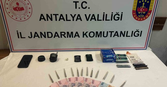 Ticari taksi ile uyuşturucu nakline jandarma engeli