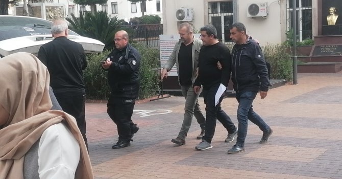 İşlem yaptırmak için gittikleri hükümet konağında yakayı ele verdiler