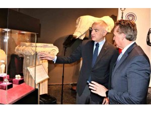 Bakan Ersoy: "ABD ile yapılan protokol gereği yurt dışına kaçırılan eserler alıcı bulamaz hale geldi"