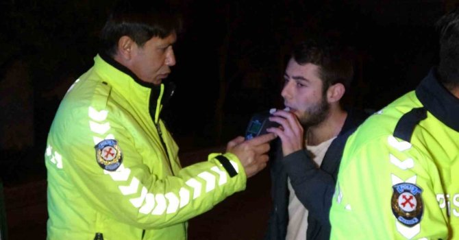 Alkollüyken kaza yapan arkadaşını suçu üstlenerek kurtarmaya çalıştı