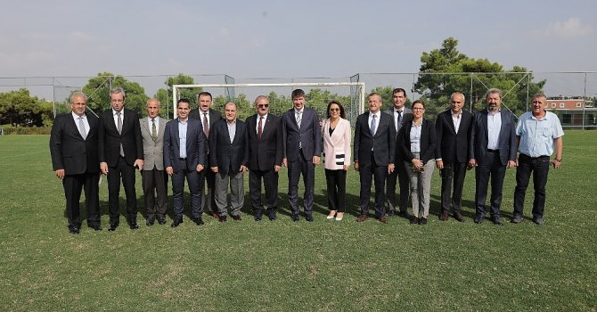 Arıtmalı futbol sahası