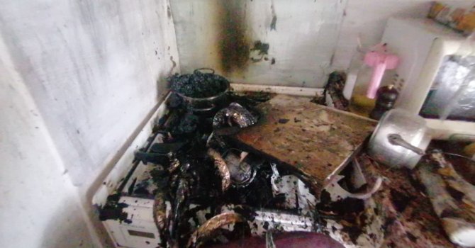Ocakta unutulan tencere evi yakıyordu
