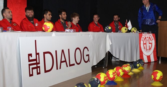 Parkenin Akrepleri öğrencilerin karşısında