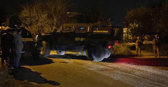 Antalya’da rastgele ateş edip kendini eve kilitleyen şüpheliye operasyon