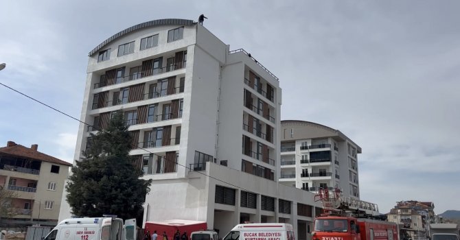 İntiharkolik Hasan sözünde durmadı, 85’inci defa çatıya çıktı