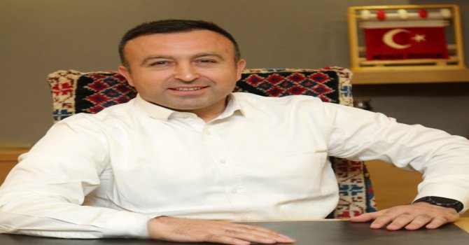 NİYAZİ ÖZÇELİK: BAYRIMINIZI KUTLARIM