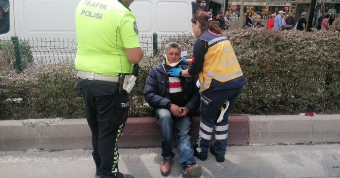 Yayalara yol veren ATV’ye hafif ticari araç çarptı: 3 yaralı