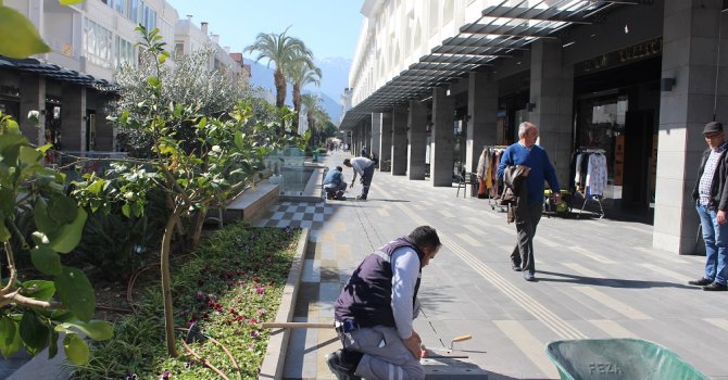 Kemer sezona hazırlanıyor