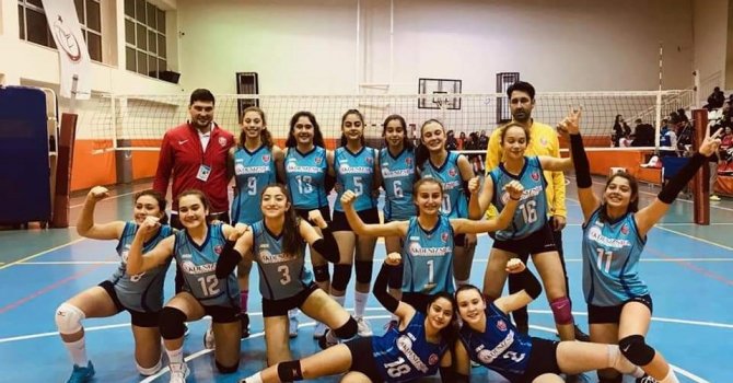 Kepez’in küçük kızlar voleybol takımı yüzleri güldürdü