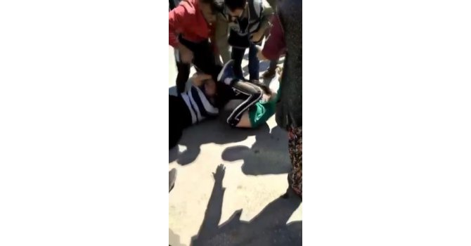 Antalya’da bıçaklı kadın mahalleliyi canından bezdirdi