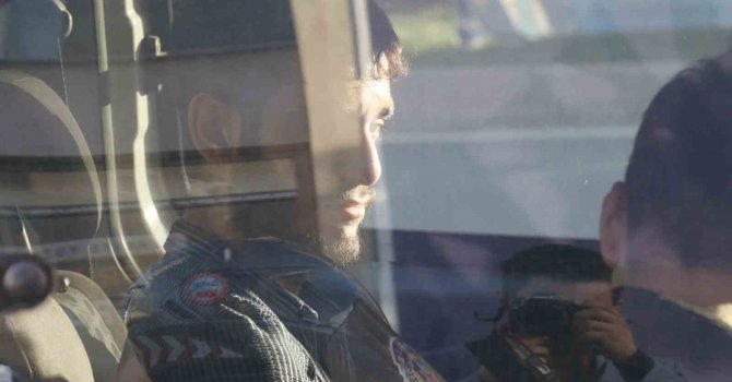 Adana’da Ak Parti Seçim bürosunda bulunan görevli uğradığı bıçaklı saldırıda yaralandı