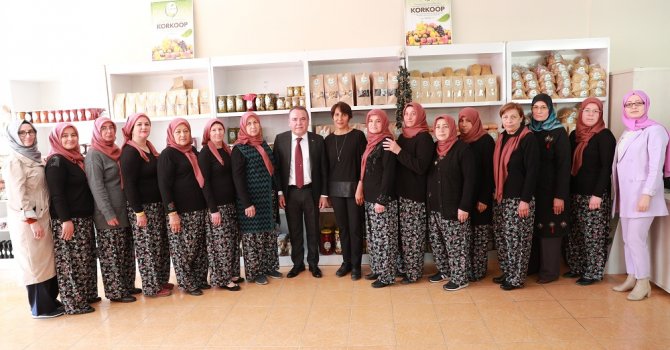 Başkan Böcek’in en büyük destekçisi kadın çalışanlar