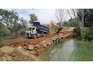 Manavgat’ta Naras Çayı’na geçici köprü
