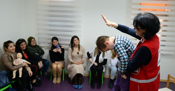 Muratpaşa kreşlerinde ilk yardım eğitimi